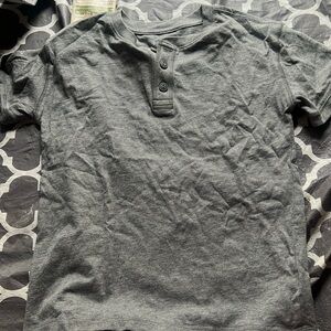 Old navy grey t shirt size 8